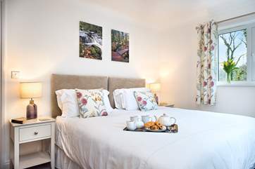 The cottage has 2 pretty bedrooms
