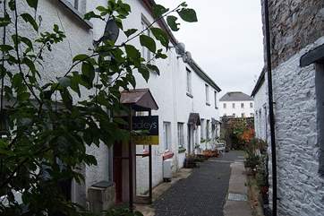The mews street, Atlas Cottage is not shown, it is on the left at the entrance to the mews. The sitting-out area is down here on the right.