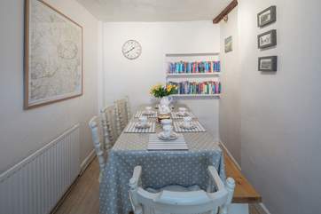 What a cute and cosy dining space.