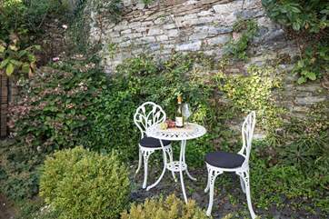 Atlas Cottage has a little sitting-out area in the mews, occasionally the neighbours use the mews for their personal use.