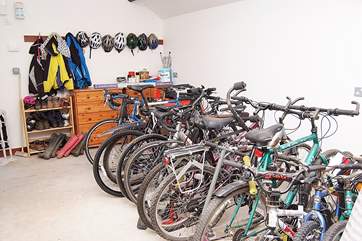The Owner provides secure bike storage (shared with Hendre (2871), Rame (2872) and Whitsand (2874)) and space for fishing tackle, golf bags and walking boots.