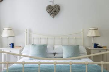 Lovely linens to aid sleep after a day out exploring. (This bed has been replaced with a king-size double bed - photographs to follow.)