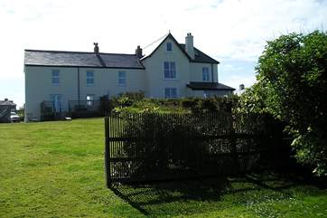 Kynance Bay House is the majority of the building with Frog Rock Cottage (2892) on the left-hand side with a cottage in between (occasionally used by the owner).