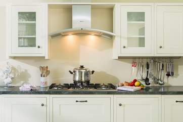 For a one pot wonder or a five course meal, this super kitchen with large gas hob can do it all.