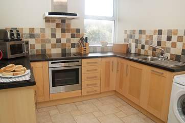 The well-equipped kitchen.