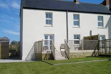 Frog Rock Cottage is a semi-detached cottage with outstanding views.