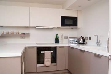 The well-equipped kitchen.