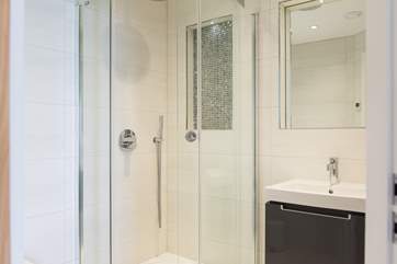 The en suite shower-room.