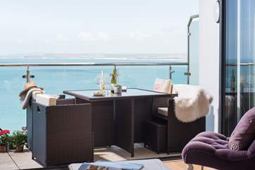 The gorgeous balcony, with fabulous views.