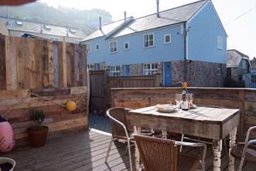 Enjoy eating al fresco on the terrace.