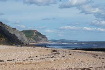 The Jurassic Coast is just a short drive away from this property. Fossil hunting is a must for families, with wonderful walking for dog owners too.