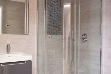 The en suite shower-room.