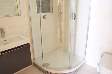 The en suite shower-room.