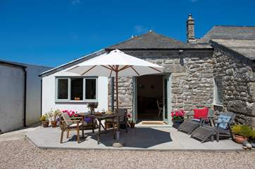 Enjoy al fresco eating.
