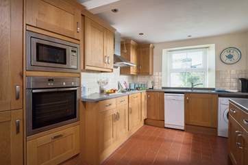 The well-equipped kitchen.