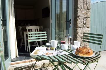 The patio-area is ideal for sunny lunches.