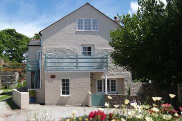 Samphire Barn is a delightful first floor character apartment above the Owners' home.