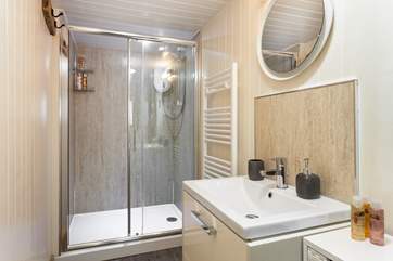 The large shower cubicle is perfect to refresh you after a day out exploring.