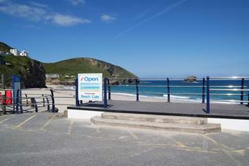 With a beachside cafe, bakers and surf shop by the beach, Portreath is a great place to spend time with friends and family.