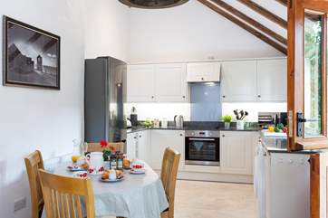 The fabulous kitchen is very well-equipped.