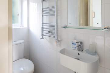 Ensuite to bedroom 1.