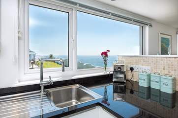 You wouldn't mind being tied to the kitchen sink with a view like that!