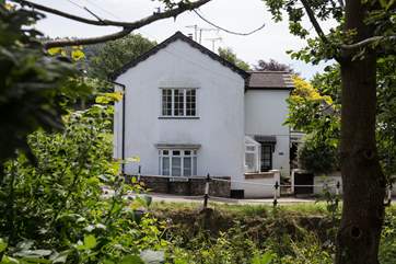 St Giles Cottage is on a quiet lane, with a little river running beside.