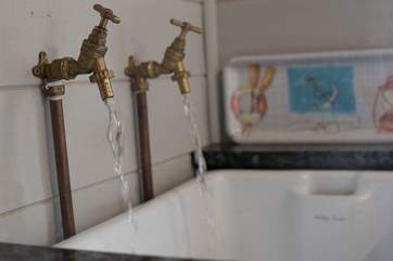 There is hot and cold water to your kitchen sink in your glamping cabin!