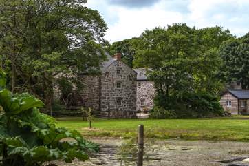 Ellas Pottery is the property on the far right hand side of the photo.