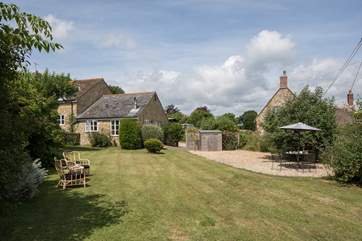 Badgers Cottage is alll on one level attached to Barn Owls Cottage with a pretty enclosed garden on one side and the farmyard on the other.
