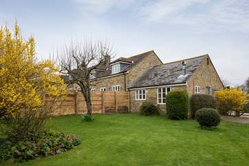 The new fence between the two cottages adds to the seculsion in this beautiful setting.
