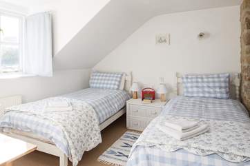 This twin room looks out over the garden to the rear of the cottage and can made up as twin beds or a 6ft zip and link bed.