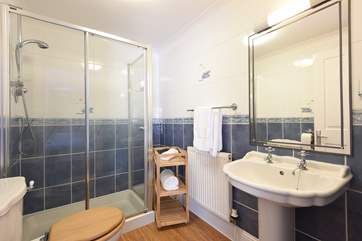 The en suite shower-room.