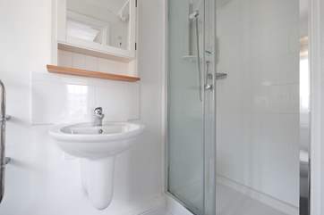 The en suite shower-room.