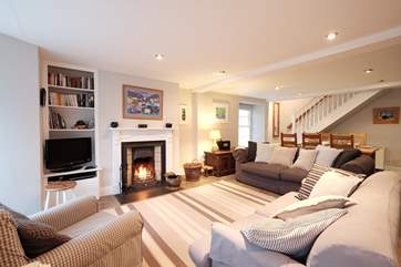 The sitting/dining-room.