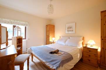 The other double bedroom.