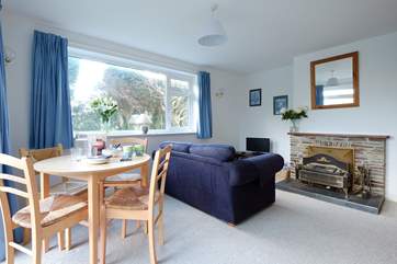 The sitting/dining-room.