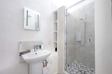 The en suite shower-room.