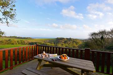 Dine al fresco.