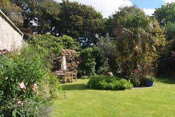 The wonderful garden has numerous sitting-areas.