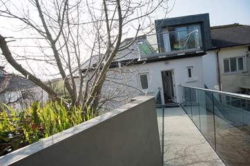 The bridge leading from the garden to the house -the house to the garden (the garden can also be accessed from ground level).