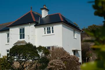 The Upper Deck is a stunning duplex apartment set on the first and second floors of this lovely Georgian house with a huge terraced garden with your own bridge!