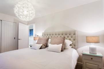 The 6' double bed.