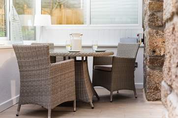 The dining-area in the sun-room.