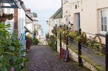 The cobbled street of Clovelly, leading down to the harbour.