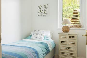 The smallest bedroom has a 2'6 bed, a locvely cosy space.