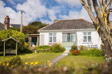 Pretty Carnsullan is located in the North Corner area of Coverack.