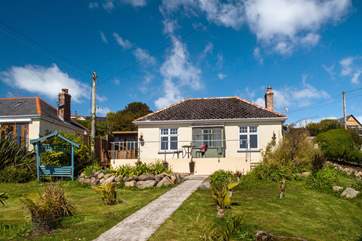 Pretty Carnsullan is located in the North Corner area of Coverack.