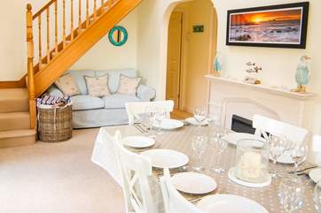 Plenty of space in the dining-room.