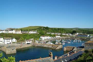 From the cottage you can take the route through the Penrose Estate to Loe Bar by foot or bicycle (bring your own or hire locally)